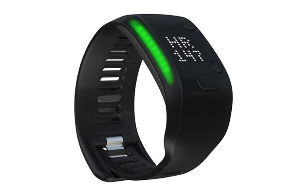 リストバンド型のフィットネス端末「miCoach FIT SMART」。日本での価格は23,000円（税抜）
