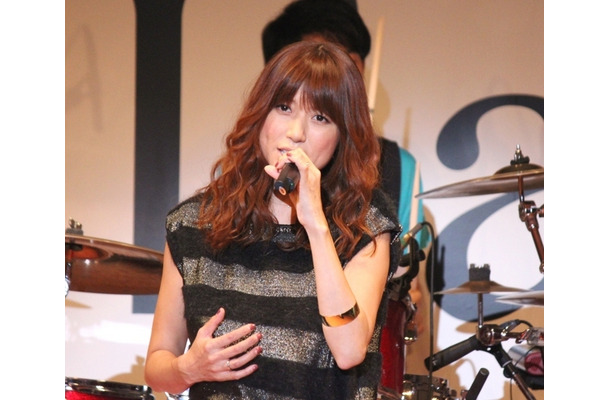 「mama fes 2014 Autumn」に登場した妊娠8か月目のhitomi