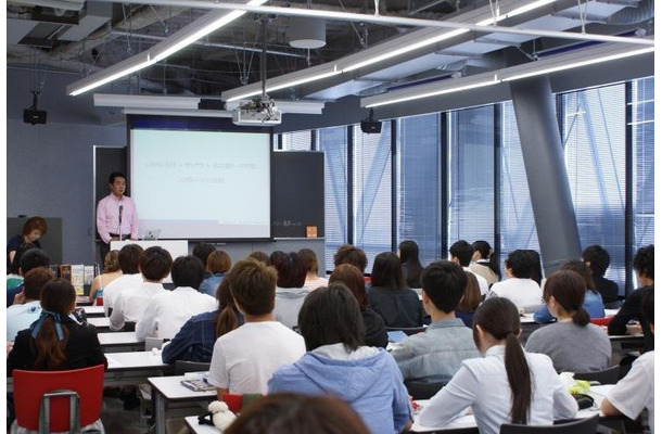 名古屋モード学園でのオリエンテーション