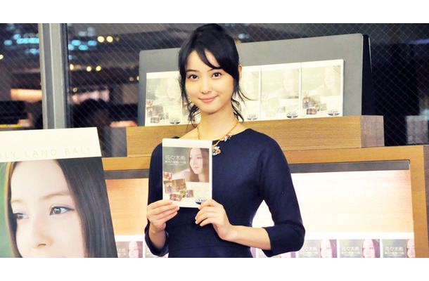 「GirlsAward 2014」を終え駆け付けた、佐々木希／ドキュメンタリーDVD「佐々木希 神々の楽園バリ島 ～バリ舞踊の神髄にふれる～」発売記念トークイベント