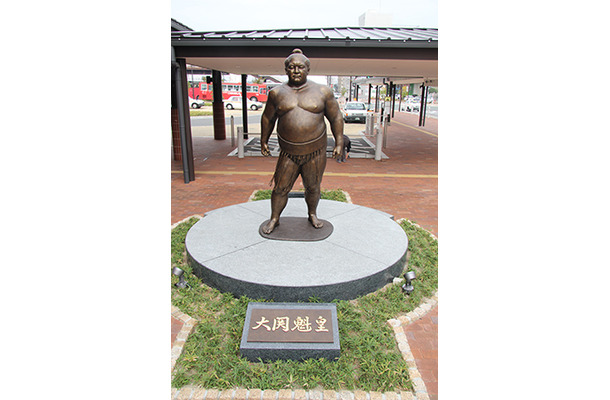 史上最多の通算勝利数1047勝を誇る大関魁皇。地元では一際人気だ。（画像は直方市のwebサイトから