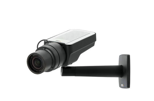 街頭監視用途では高画質が要求されるため、本機は1/2インチセンサーを搭載。各種機能によってノイズや動体ブレを低減する（画像は同社リリースより）。