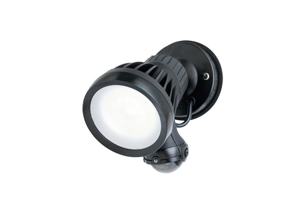 センサーに連動する防犯灯だけでなく作業灯として連続点灯も想定されている（画像は同社webより）。