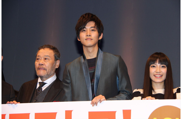 （左から）西田敏行、松坂桃李、miwa