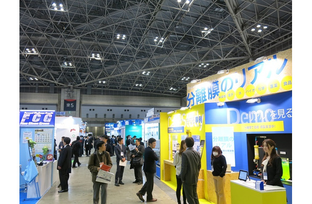 28日に東京ビッグサイトで開幕した「nano tech 2015」の様子