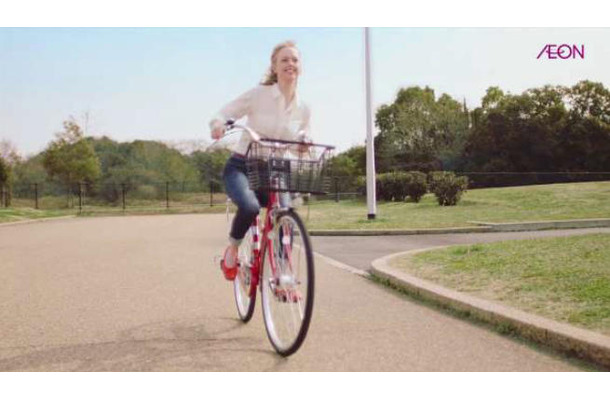 「パンクに強いLED オートライト付き自転車」CM シーン