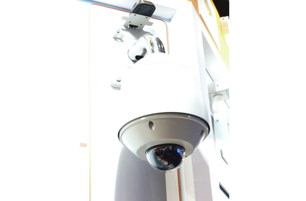 カメラを取り付けるだけで防犯システムが構築可能な「タウンレコーダー」シリーズ。写真は屋外ドームカメラ一体型レコーダー「G-R011-1」(無線LANタイプ)