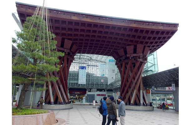 金沢駅（2月22日）《撮影　高木啓》