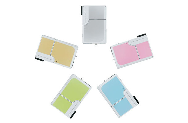 　京セラは、アップルストアでiPod miniと同色を採用した400万画素デジタルカメラ「Finecam SL400R iPod miniカラーモデル」の予約を12日から受け付けると発表した。