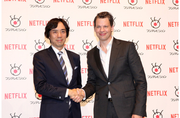 フジテレビ常務取締役の大多亮氏と、Netflix代表取締役社長のグレッグ・ピーターズ氏