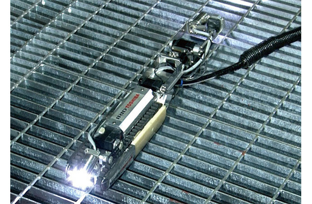 原子炉格納容器内部調査ロボット（配管内走行時形状）