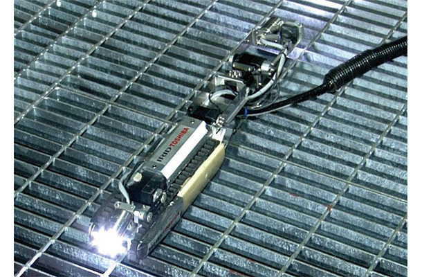 原子炉格納容器内部調査ロボット（配管内走行時形状）