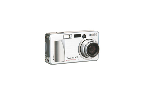 　リコーは、厚さ25mmのデジタルカメラ「Caplio R1」を9月3日から販売する。価格はオープンプライス。