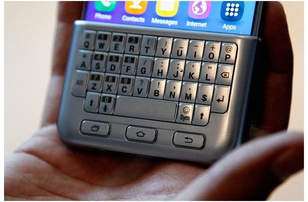 物理的QWERTYキーボードが付属した「Keyboard Cover Case」　(C) Getty Images