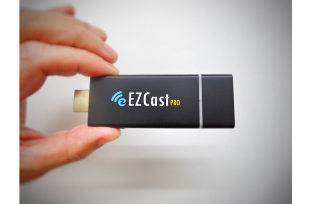 スマートフォンやPCの画像や映像をWi-Fi接続でTVやプロジェクターに映し出せる「EZCast Pro」
