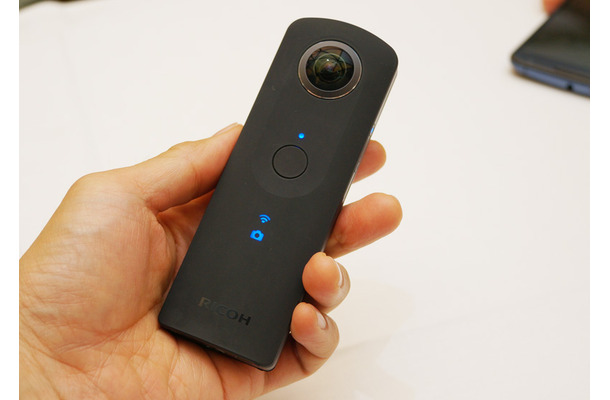 シリーズのフラグシップとして加わる「RICOH THETA S」