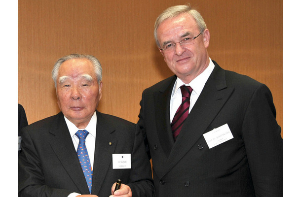 スズキ鈴木会長とVWヴィンターコルン会長（2009年）
