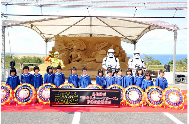 “砂のスター・ウォーズ”- (C) 2015 Lucasfilm Ltd. & TM. All Rights Reserved