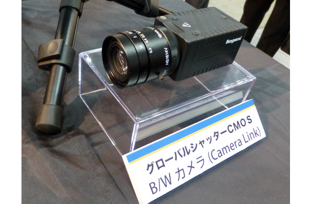 同機は1/1.2型グローバルシャッターCMOSセンサー搭載、有効画素数は約200万画素1920x1080となる。同社ではカーナンバーを撮影・認識するために最適なカメラと位置づけているという（撮影：防犯システム取材班）