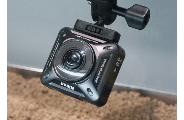 ニコンが展示した360度アクションカメラの試作機「KeyMission 360」
