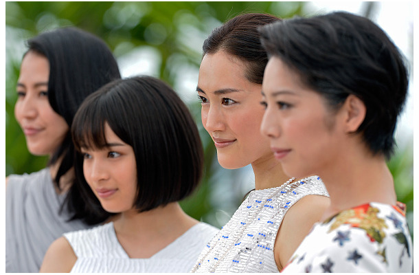 （左から）長澤まさみ、広瀬すず、綾瀬はるか、夏帆