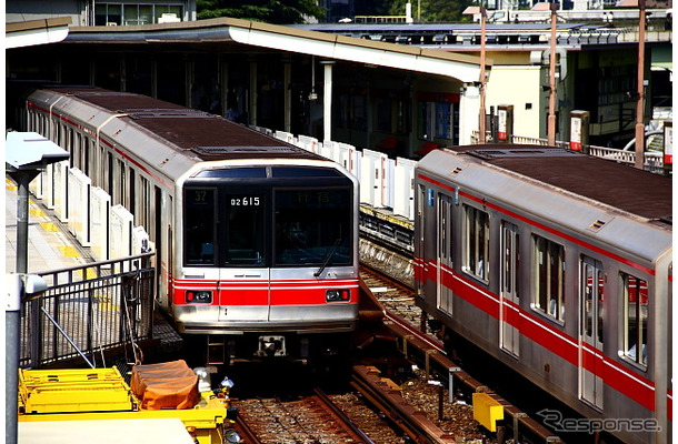 東京メトロの丸ノ内線。2022年度末の稼働を目指して無線式の列車制御システムが導入されることになった。