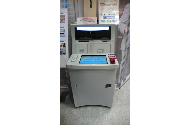 　「富士通フォーラム 2008」では、富士通と沖電気工業が共同で開発した銀行ATMの標準化ソリューション「次世代ATM」を紹介している。Webの標準的な技術を用いている。