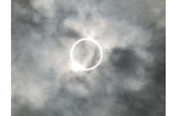 2012年に観測された「金環日食」（撮影：冨岡晶）