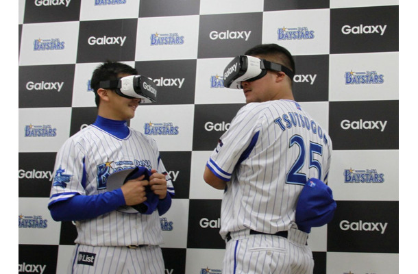 リアルなVR映像に、思わず構える筒香選手