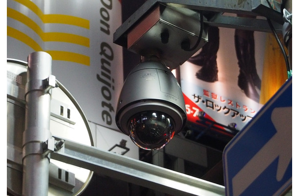 監視カメラは2020年に向けて日本国内でのニーズも高まっており、個人から官公庁、自治体までさまざまな場所で設置が進んでいる。中でもネットワークカメラは主流になりつつある製品ジャンルだ（撮影：防犯システム取材班）