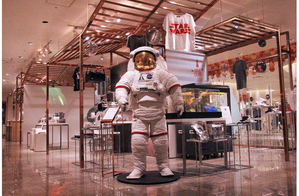 宇宙航空研究開発機構「JAXA」宇宙服のレプリカも展示