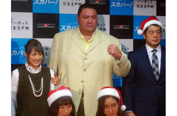 「RIZIN FIGHTING WORLD GRAND-PRIX 2015 さいたま3DAYS」の記者会見に登壇した高田延彦、バルト、RENA、シング・心・ジャディブ、曙ら