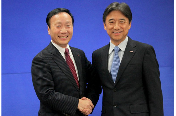 加藤氏（写真左）と新社長に就任する吉澤氏（同右）