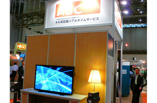 　ネットワーク技術の総合イベント「Interop Tokyo 2008」は、ネットワークを用いた放送技術のイベント「IMC Tokyo 2008」と共催している。このIMCでは、朝日放送（ABC）が無圧縮の4kハイビジョンを伝送するデモンストレーションを行っている。