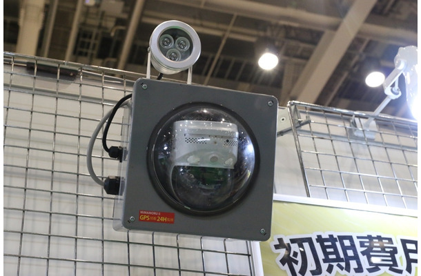 「現場見守る君」は、ソリッドカメラの「Viewla IPC-07w」を採用し、100万画素、遠隔視聴＆操作などに対応している（撮影：防犯システム取材班）