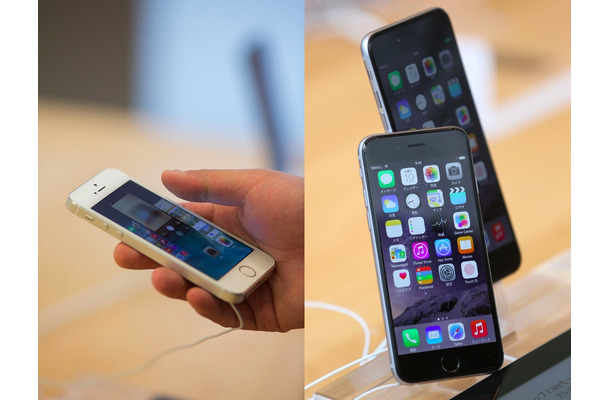 iPhone 5s（写真左）、iPhone 6（右）（C）Getty Images