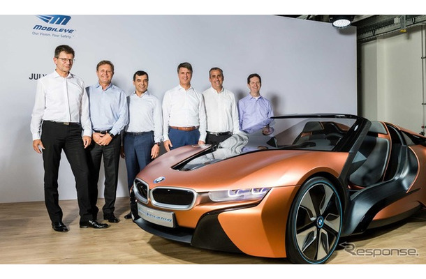 自動運転車の分野での提携を発表するBMW、インテル、モービルアイの3社首脳