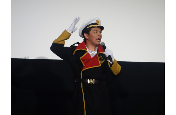 沖田艦長のコスプレで登場の岡田圭右