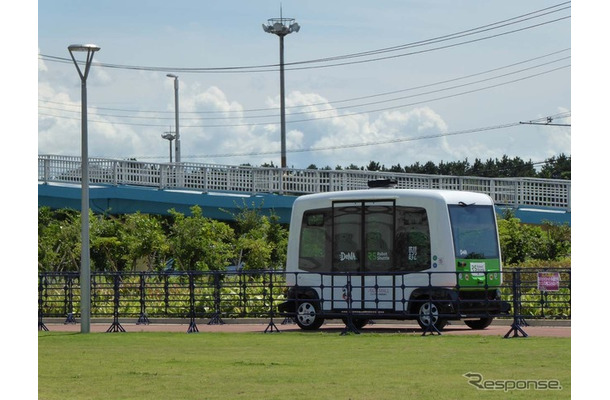 イオンモール幕張新都心近くの豊砂公園内を自動運転で走る「EZ10」