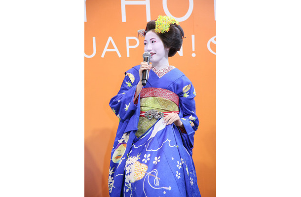 まゆゆ、舞妓姿でイベント登場！豊川悦司がエスコート