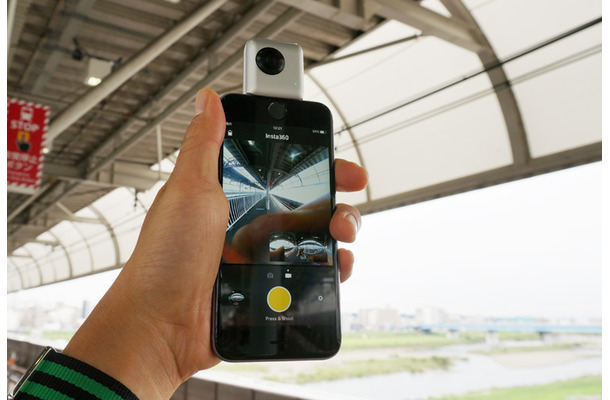 iPhoneのLightning端子に直結できる360度カメラ「Insta360 Nano」