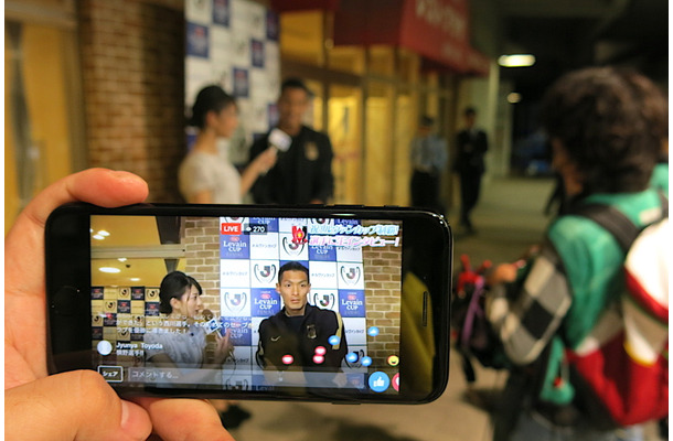 試合終了後に、浦和レッズの槙野智章選手が生インタビューに応えた