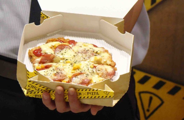 ケンタッキーが新商品「CHIZZA」発売！ピザ？いや、チキンだった！