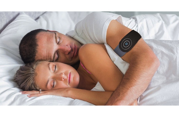 いびき防止ウェアラブルが登場！時計のように装着するだけで睡眠姿勢を調整