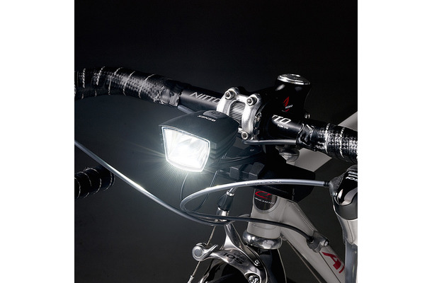 サンワダイレクトのモバイルバッテリー付きの自転車用LEDライト「800-BYLED6BK」