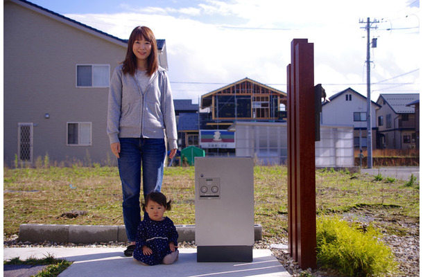 実証実験はパナソニックの戸建住宅用宅配ボックス「COMBO」をあわら市在住の共働き世帯106世帯に設置して実施。今回の中間報告では回答のあった103世帯のデータを集計した（画像はプレスリリースより）