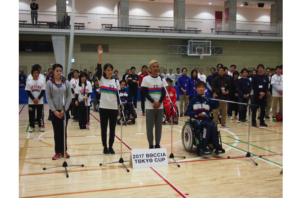 ロンブー田村と蛯原友里がパラリンピックの正式種目・ボッチャに挑戦！