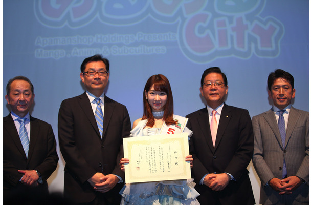 AKB48・柏木由紀が「あるあるCity 5周年公式アンバサダー」に就任！ワンマンライブの開催も