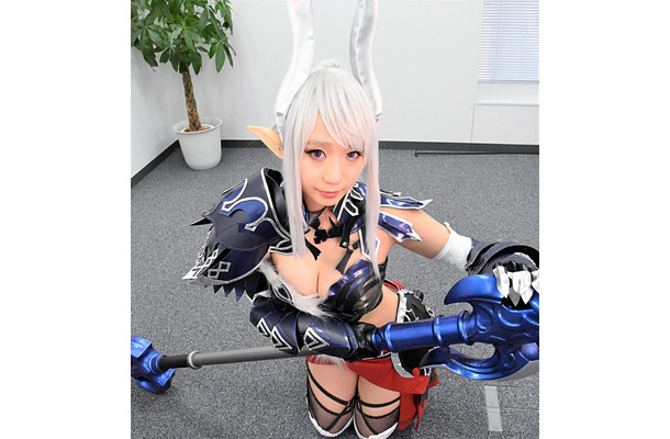 伊織もえがMMORPG『TERA』に新実装された装備で登場