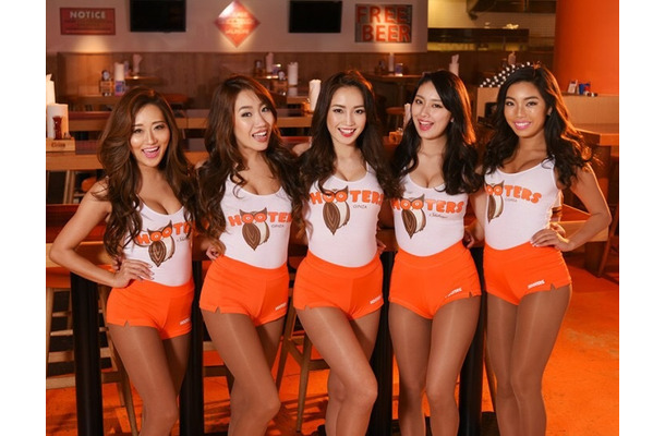 あの「HOOTERS」が東京湾に出現!?　ミス フーターズコンテストも開催